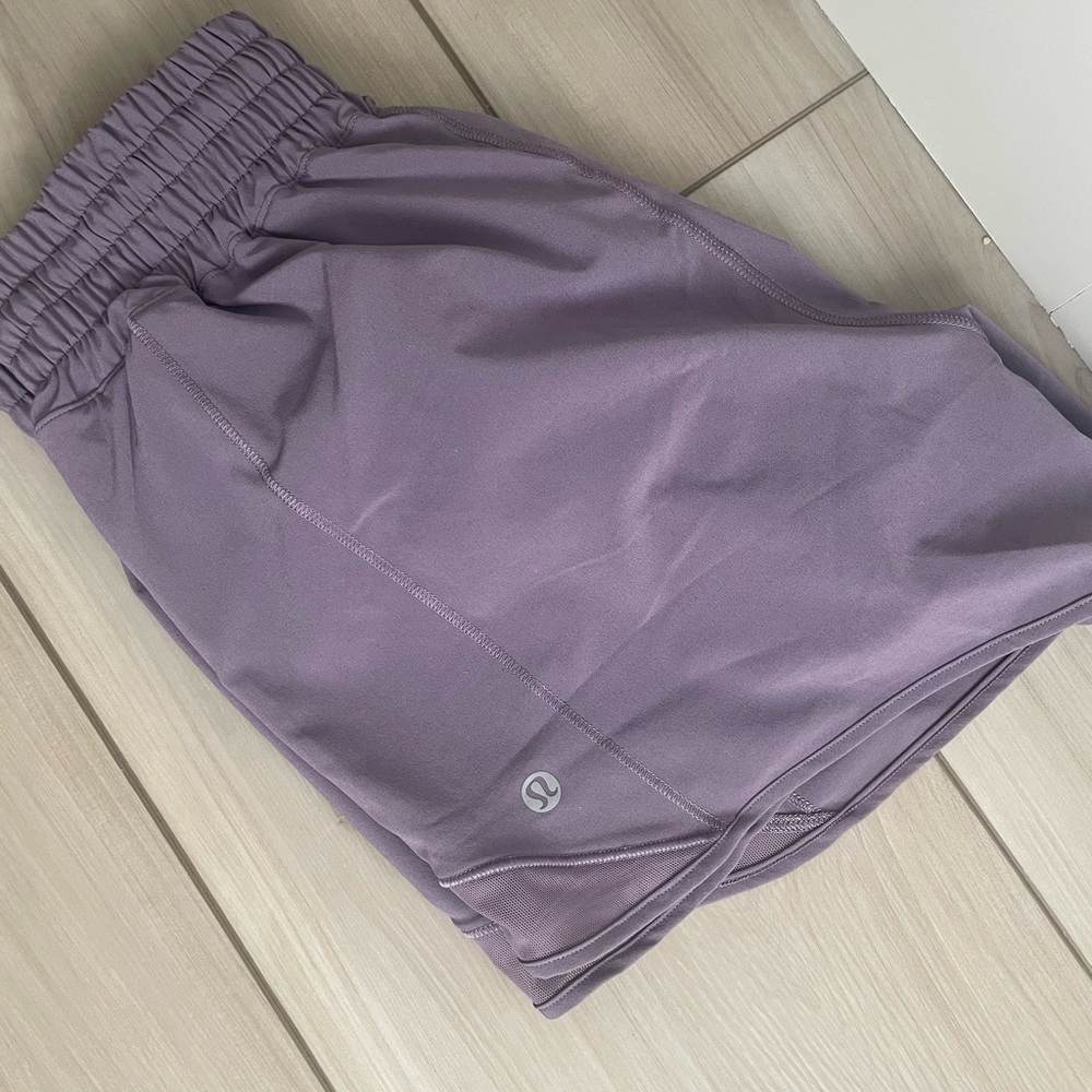 Lululemon Hotty Hot High Rise lined 4”